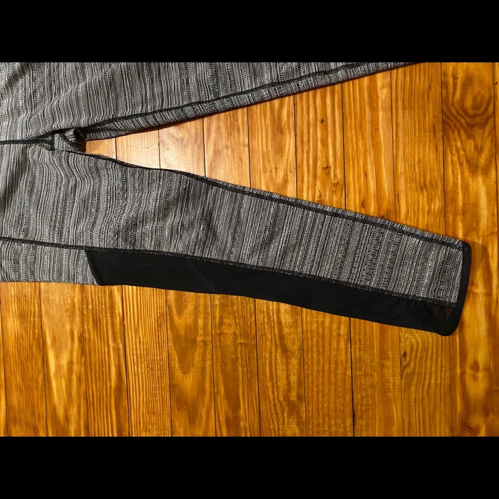 NEW Athleta jacquard mesh chaturanga capri - Picture 3 of 11